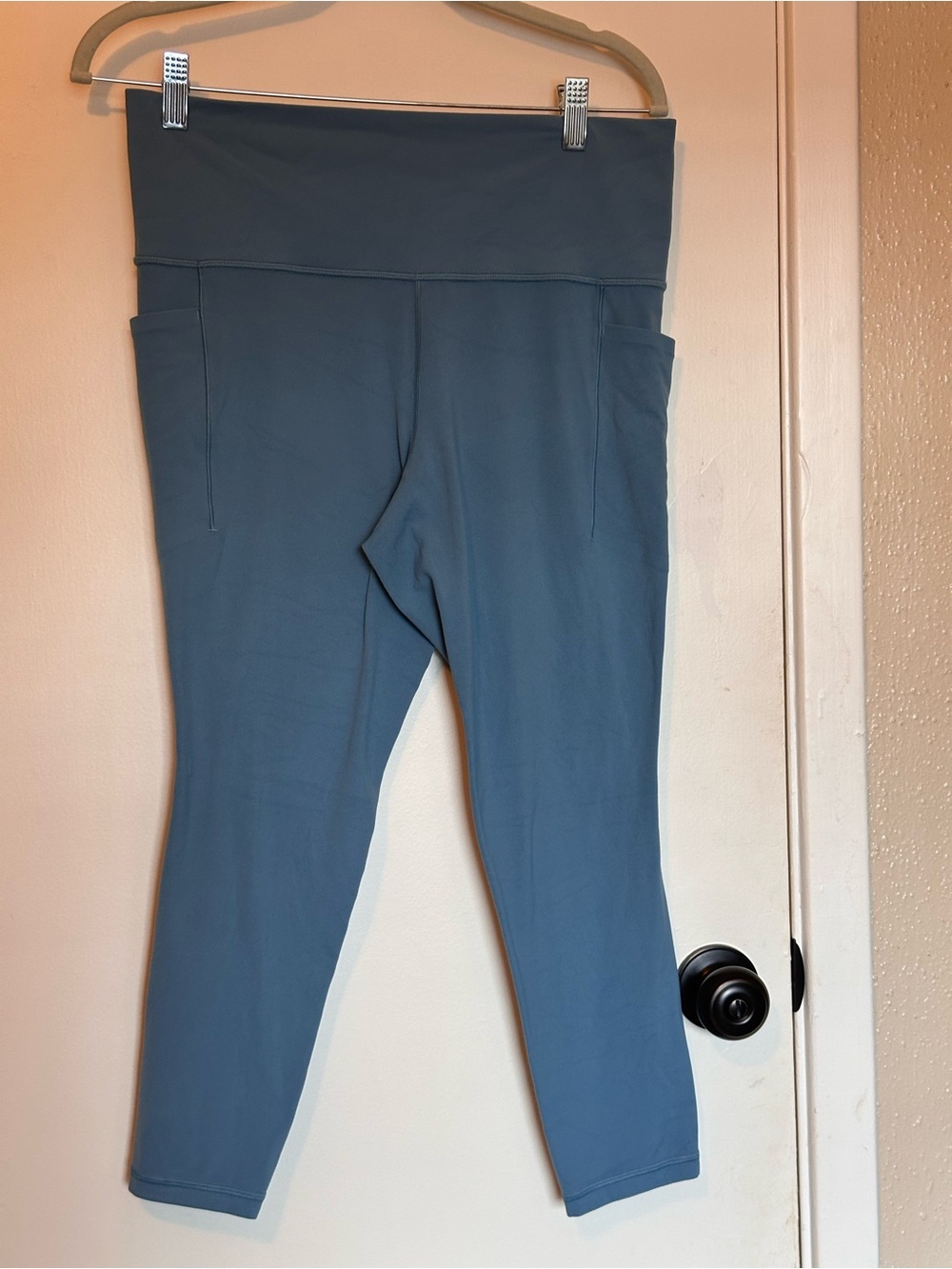 Athleta Salutation Stash 7/8 Tight Leggings Blue Side Pockets Womens Large